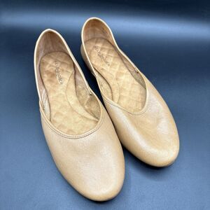 Kelsi Dagger Camel Colored Ballet Flats Size 10 Womens